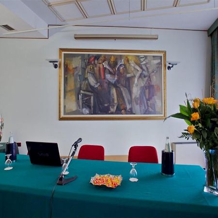 Hotel Leonardo Da Vinci Сасари Екстериор снимка