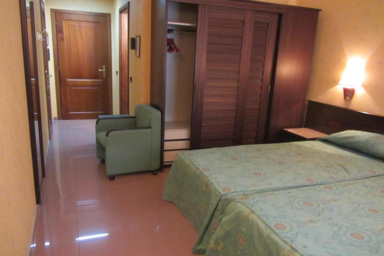 Hotel Leonardo Da Vinci Сасари Екстериор снимка