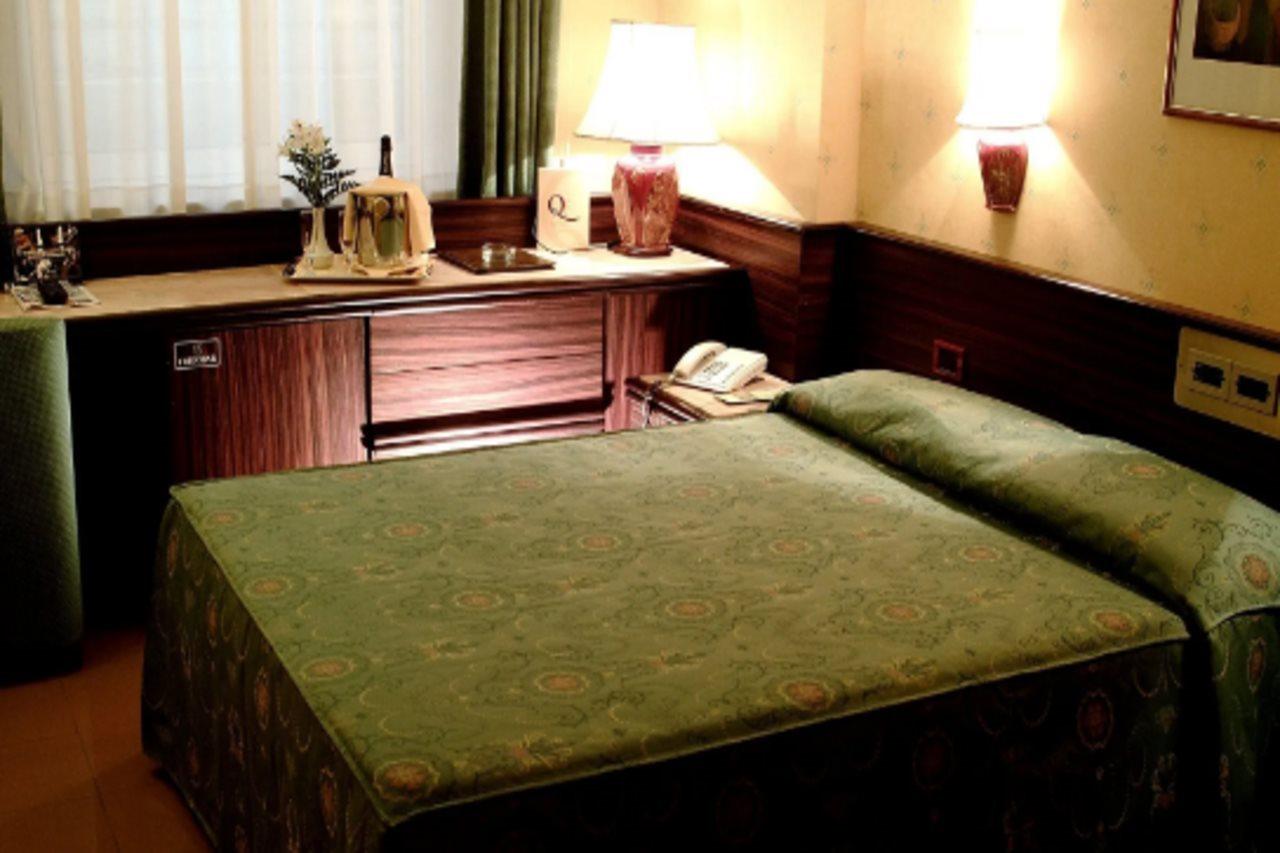 Hotel Leonardo Da Vinci Сасари Екстериор снимка