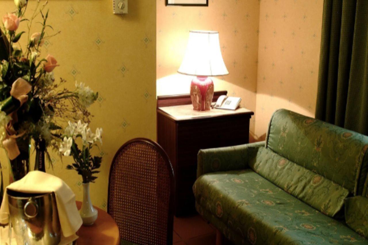 Hotel Leonardo Da Vinci Сасари Екстериор снимка