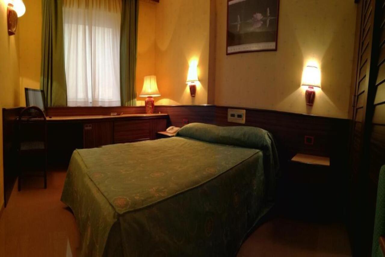 Hotel Leonardo Da Vinci Сасари Екстериор снимка