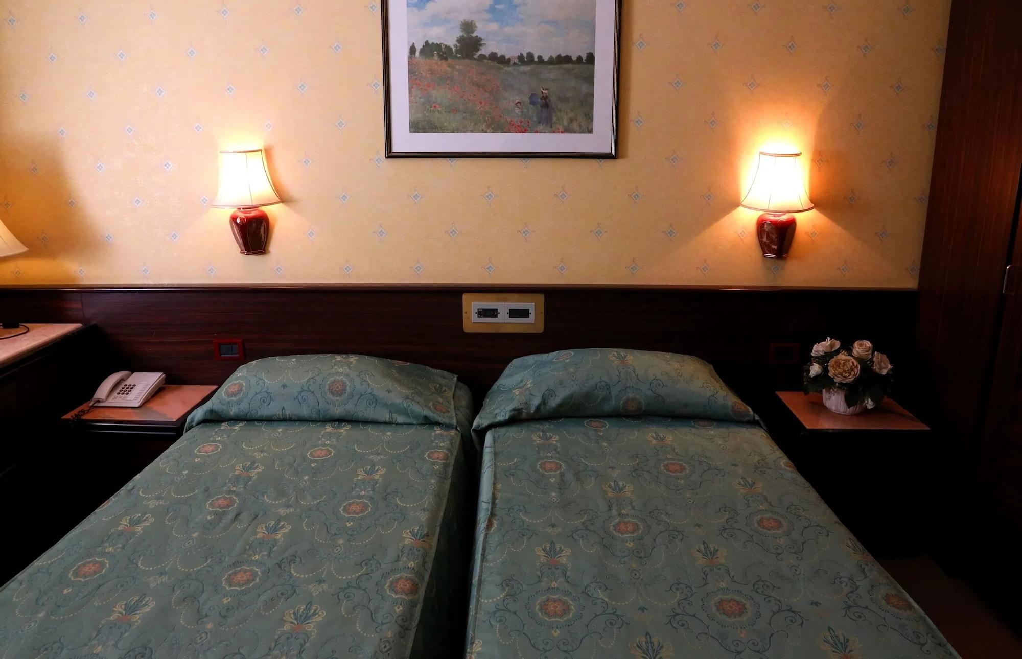 Hotel Leonardo Da Vinci Сасари Екстериор снимка