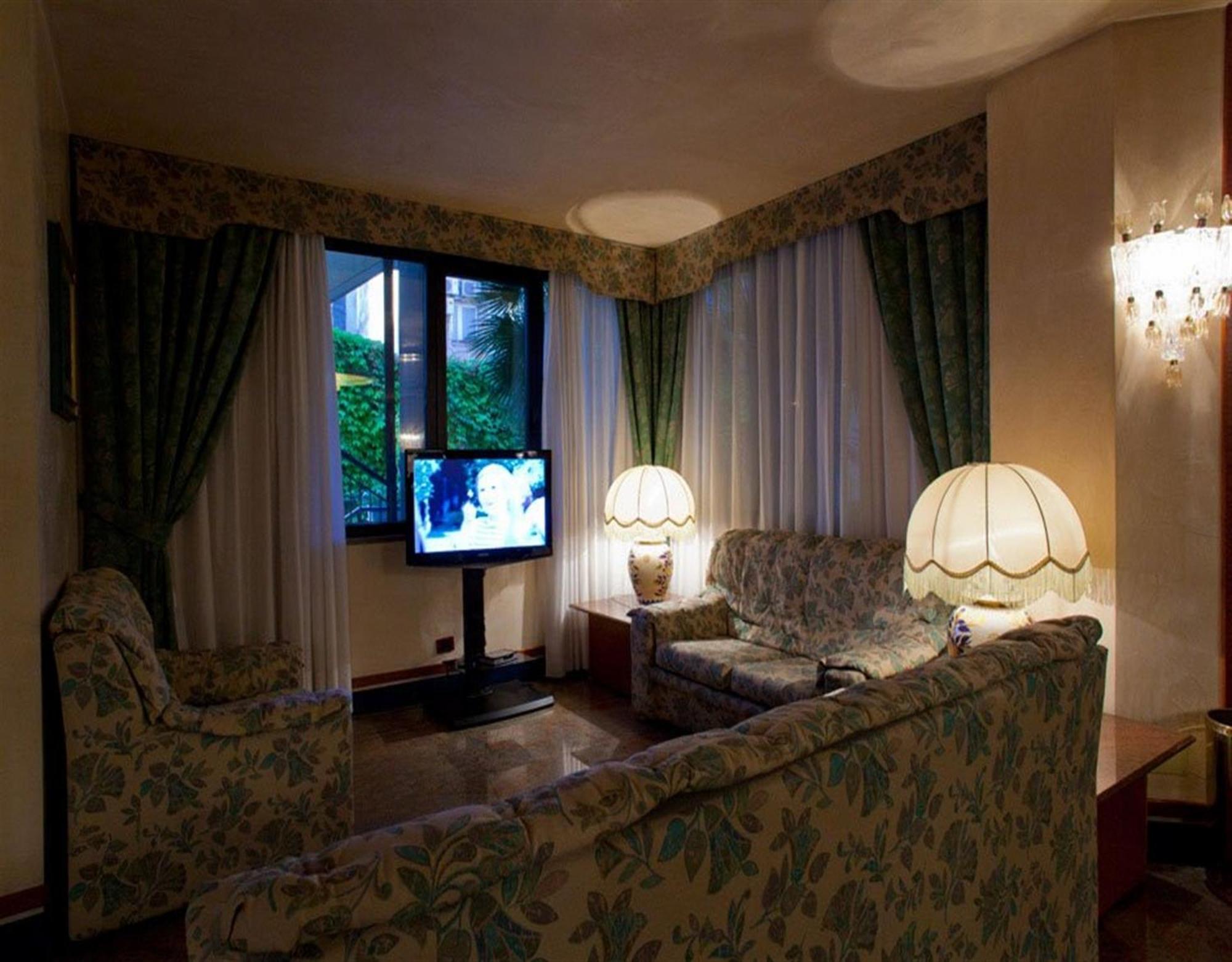 Hotel Leonardo Da Vinci Сасари Екстериор снимка