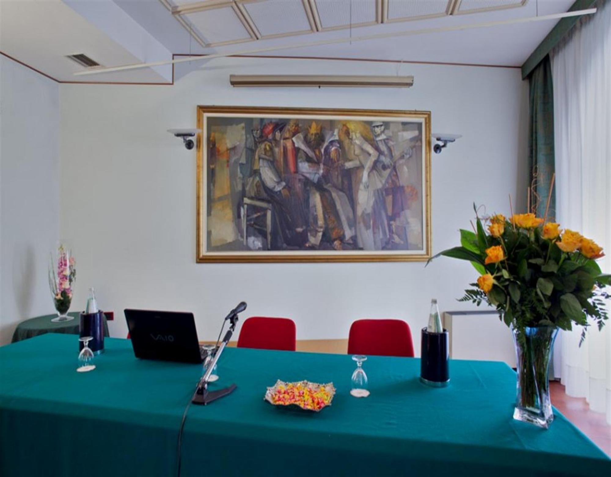Hotel Leonardo Da Vinci Сасари Екстериор снимка