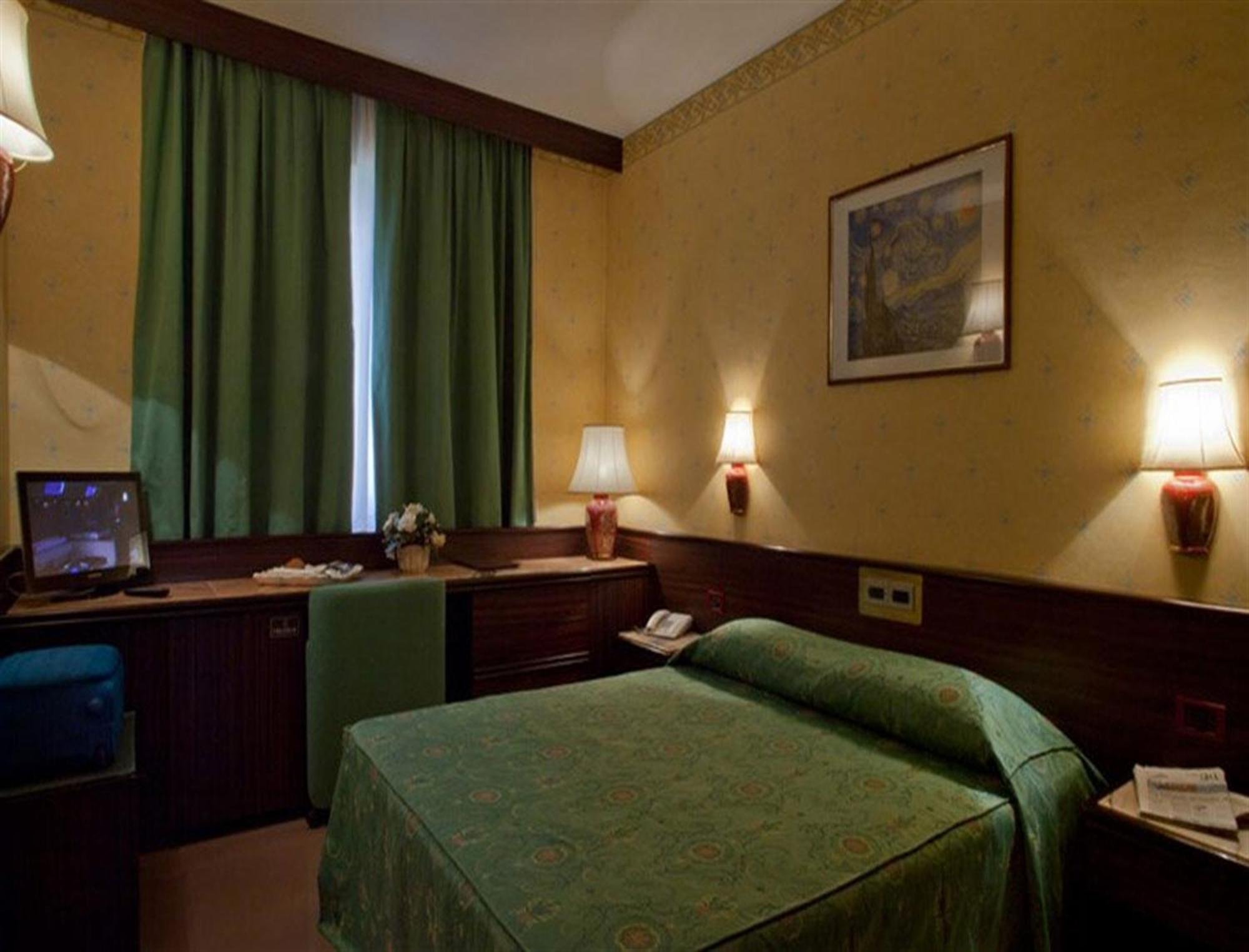 Hotel Leonardo Da Vinci Сасари Екстериор снимка