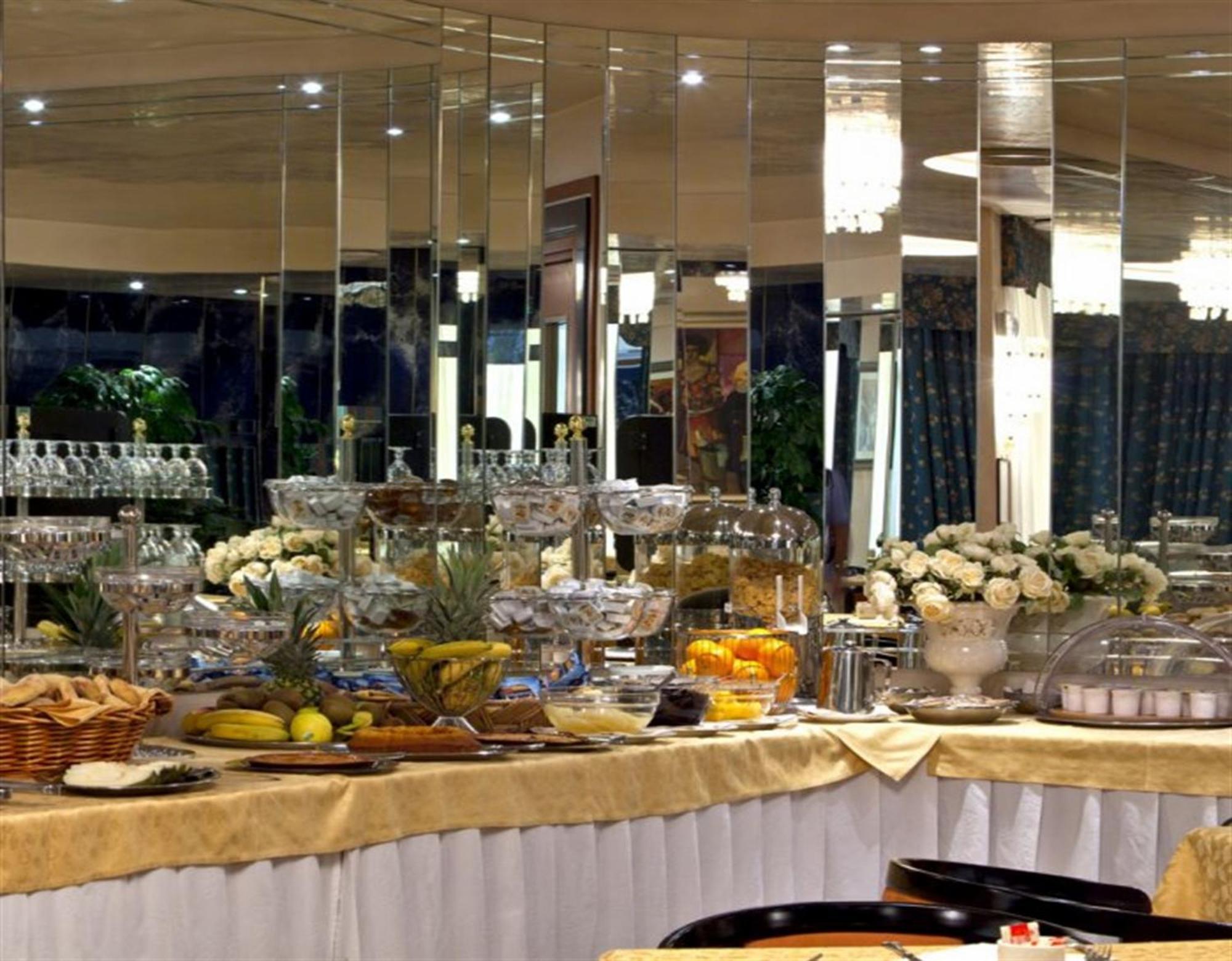 Hotel Leonardo Da Vinci Сасари Екстериор снимка