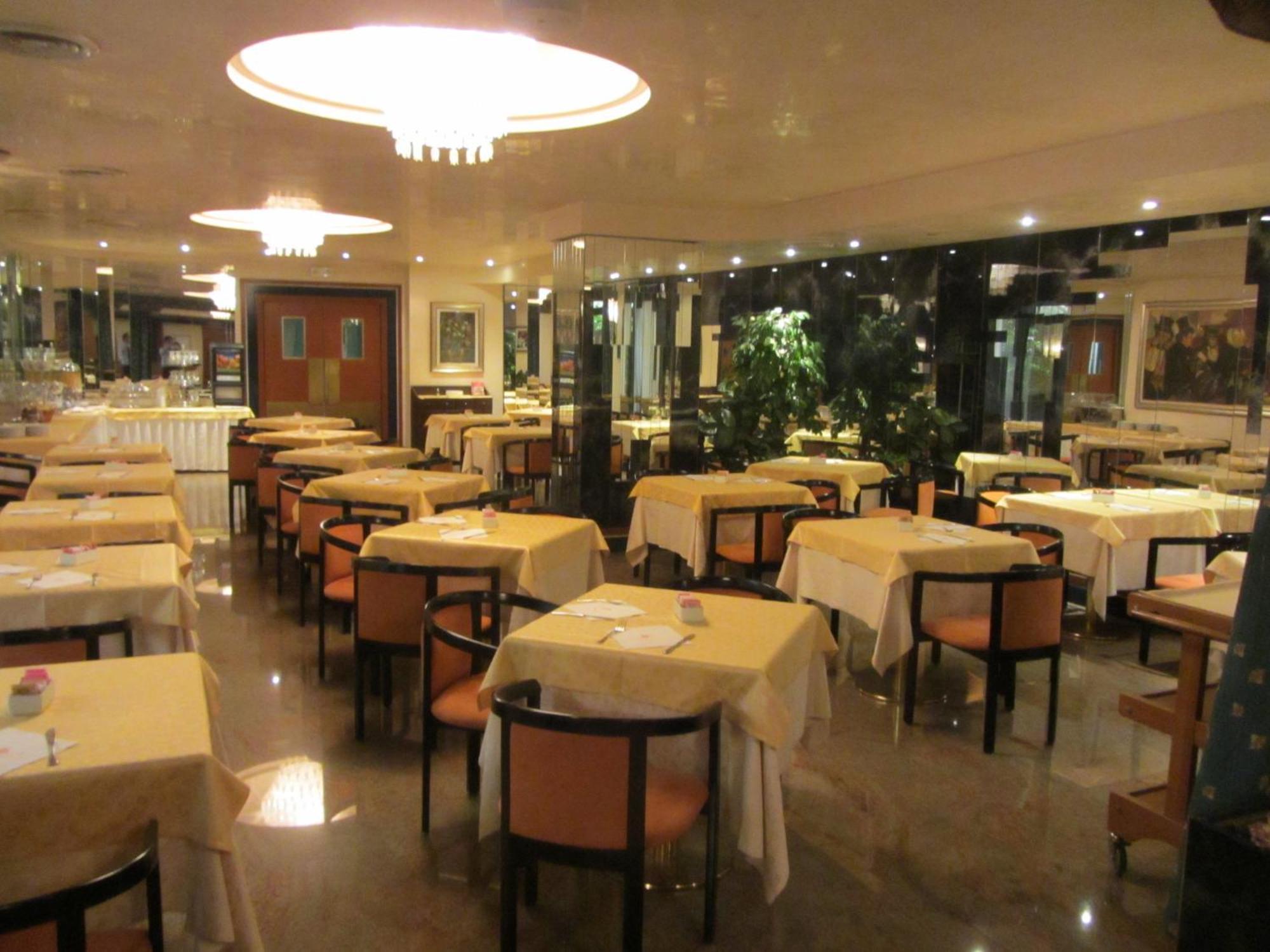 Hotel Leonardo Da Vinci Сасари Екстериор снимка