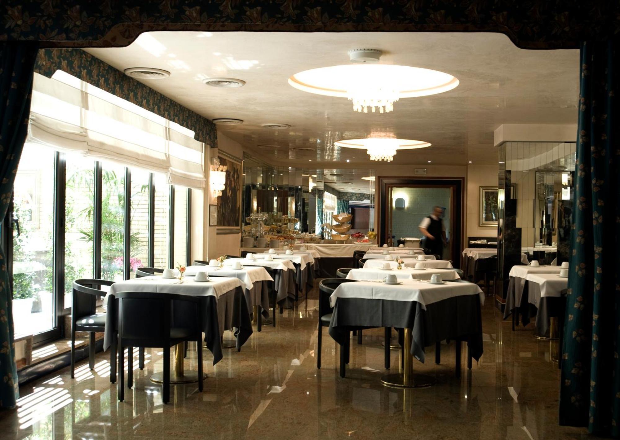 Hotel Leonardo Da Vinci Сасари Екстериор снимка