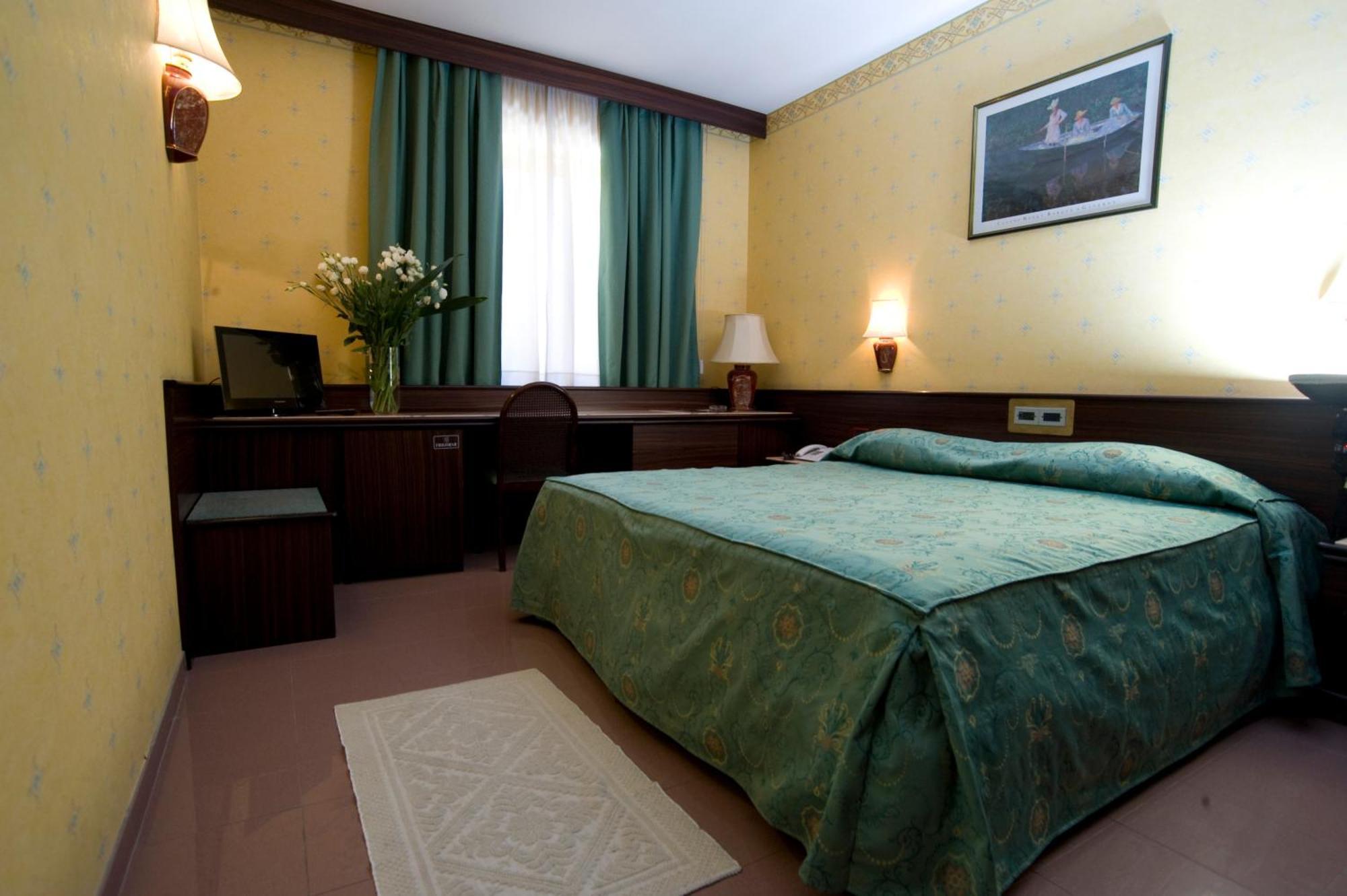 Hotel Leonardo Da Vinci Сасари Екстериор снимка