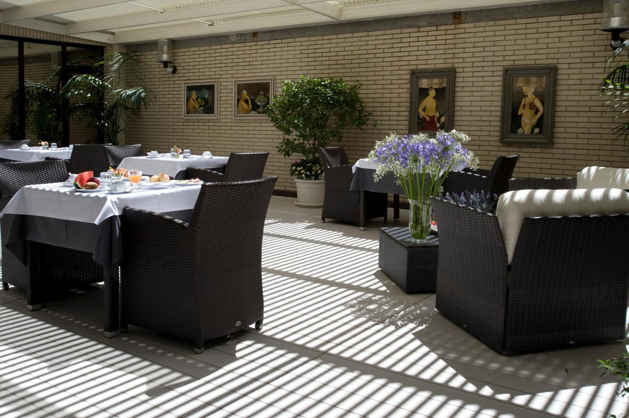 Hotel Leonardo Da Vinci Сасари Екстериор снимка