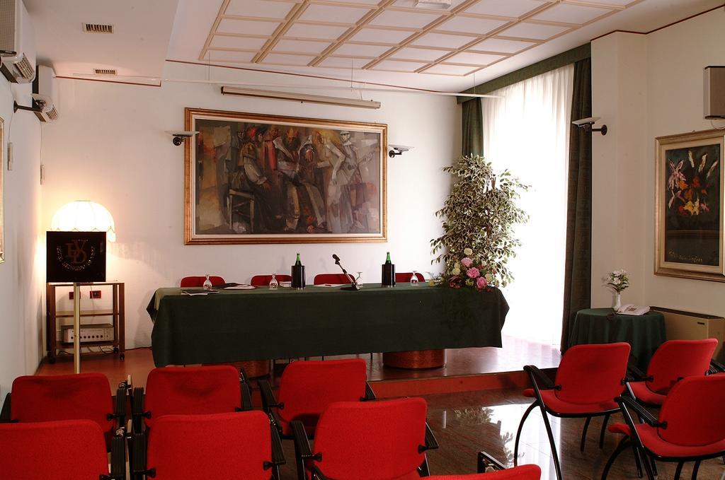 Hotel Leonardo Da Vinci Сасари Екстериор снимка