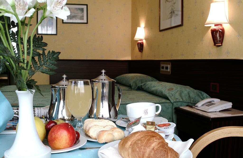 Hotel Leonardo Da Vinci Сасари Екстериор снимка