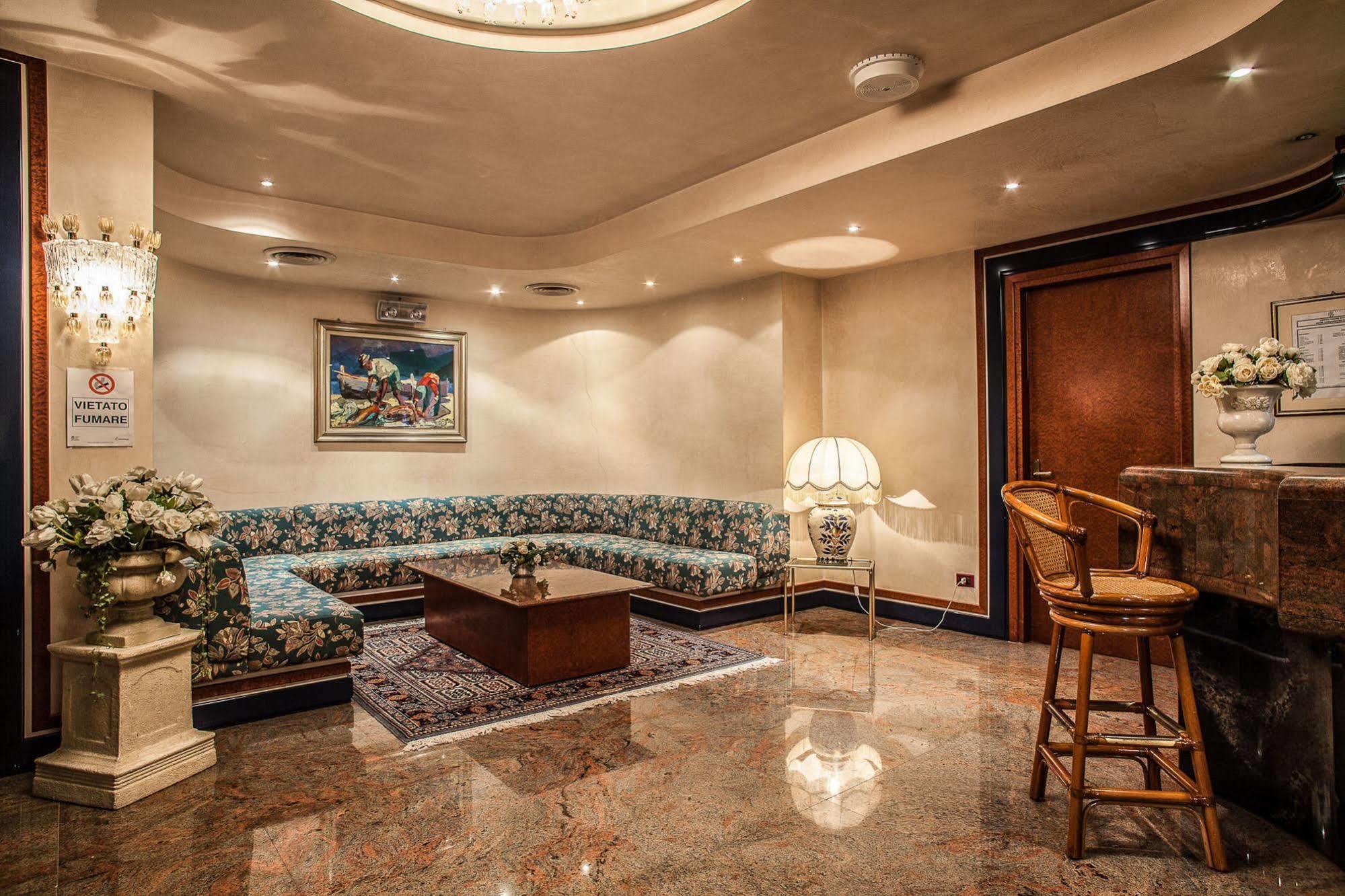 Hotel Leonardo Da Vinci Сасари Екстериор снимка