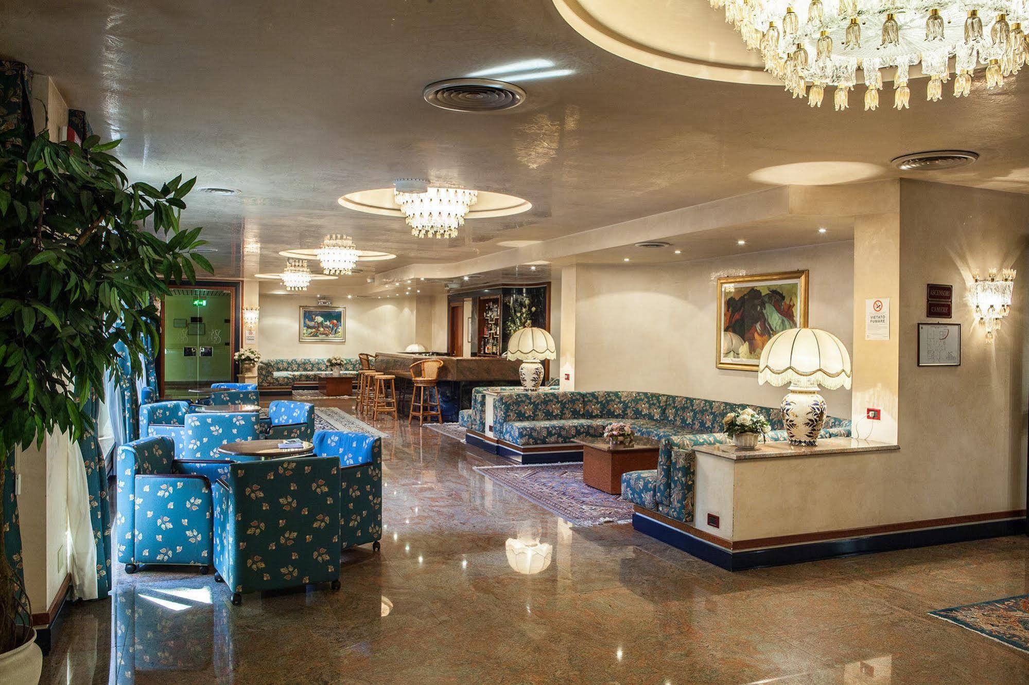 Hotel Leonardo Da Vinci Сасари Екстериор снимка