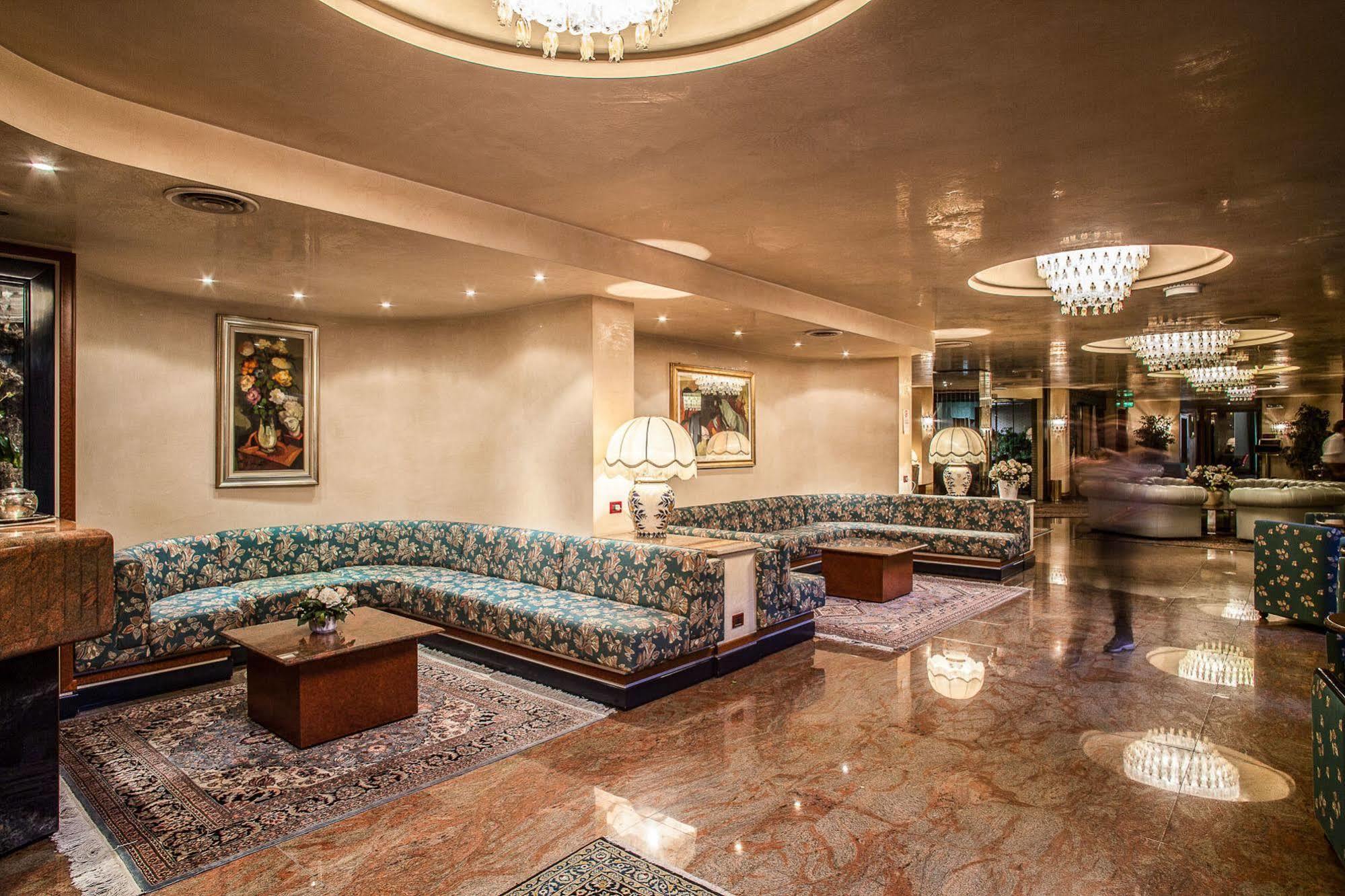 Hotel Leonardo Da Vinci Сасари Екстериор снимка