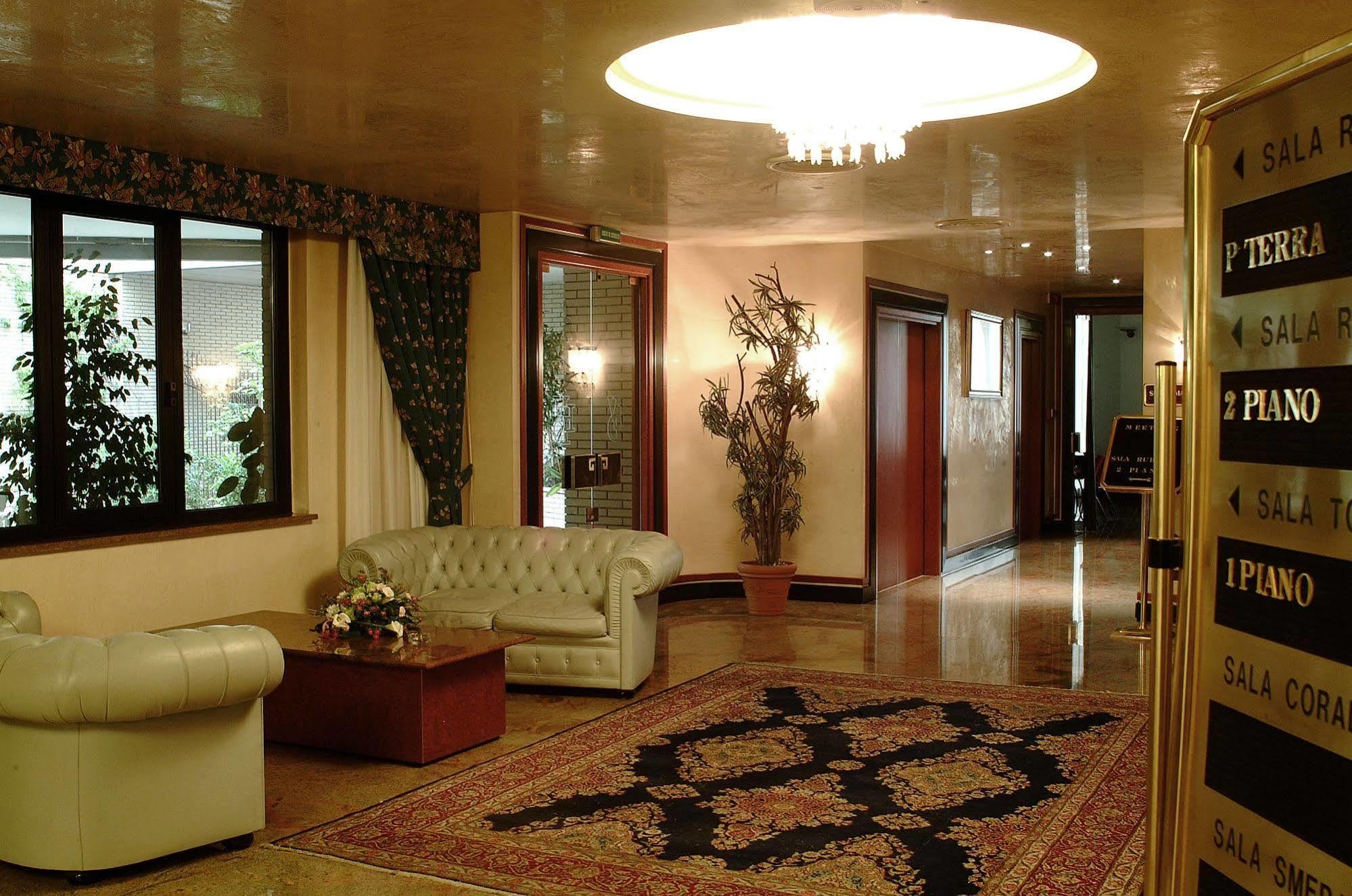 Hotel Leonardo Da Vinci Сасари Екстериор снимка