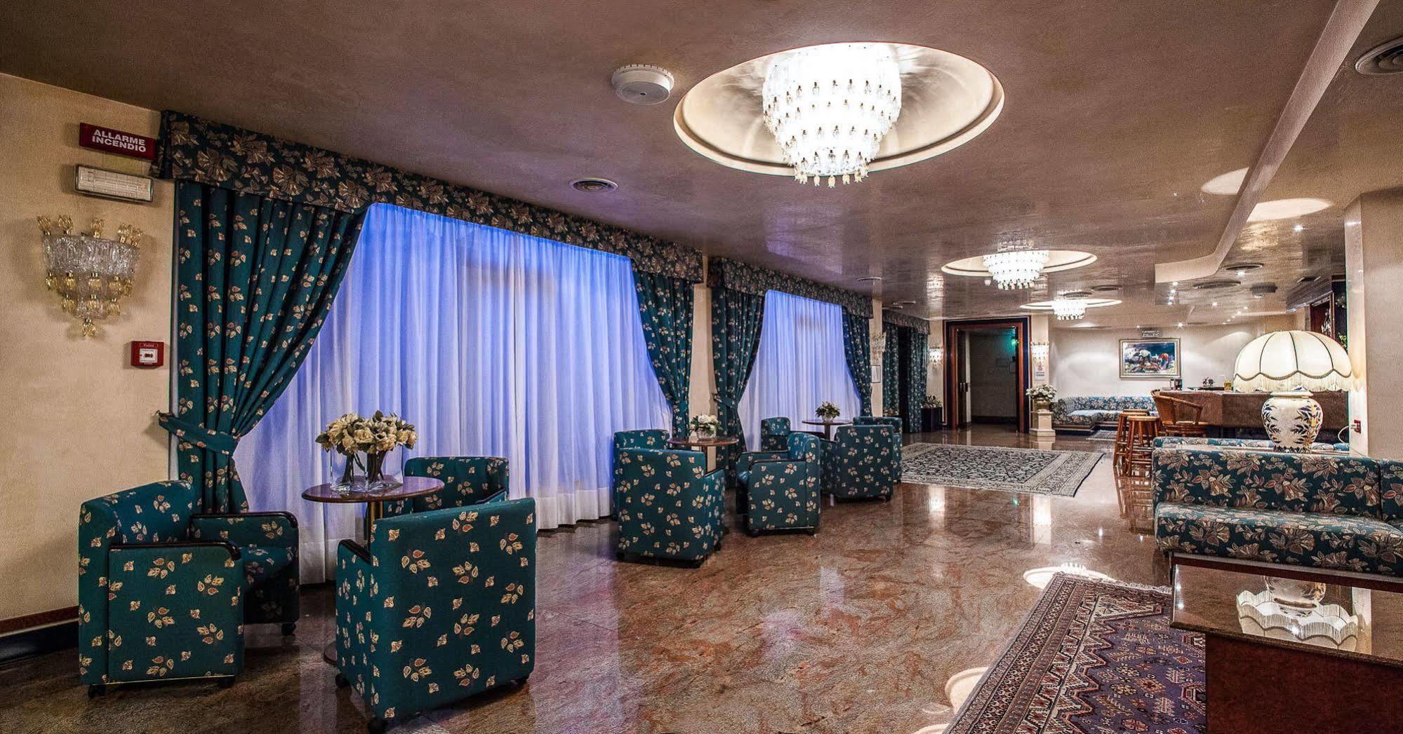 Hotel Leonardo Da Vinci Сасари Екстериор снимка
