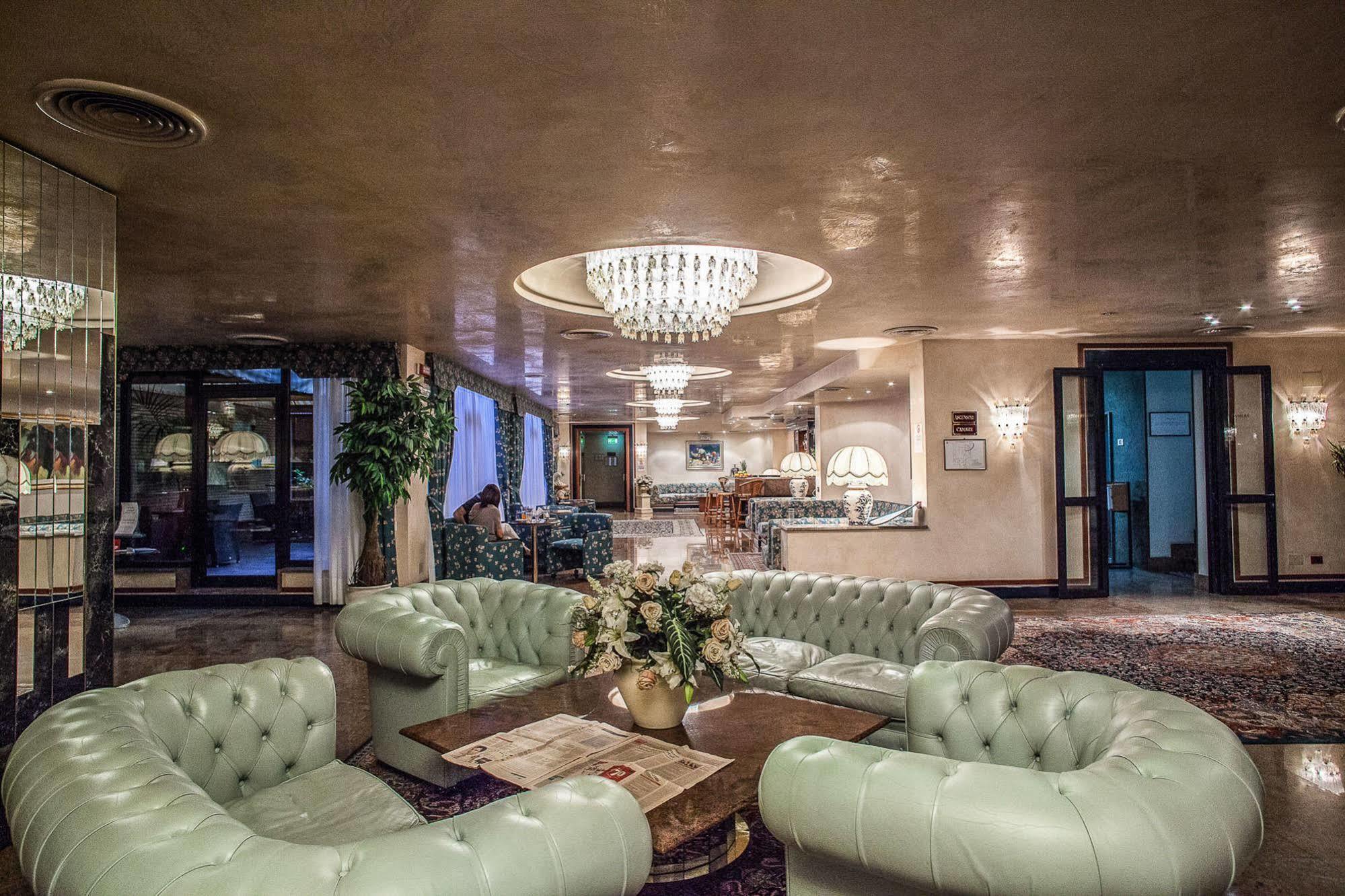 Hotel Leonardo Da Vinci Сасари Екстериор снимка