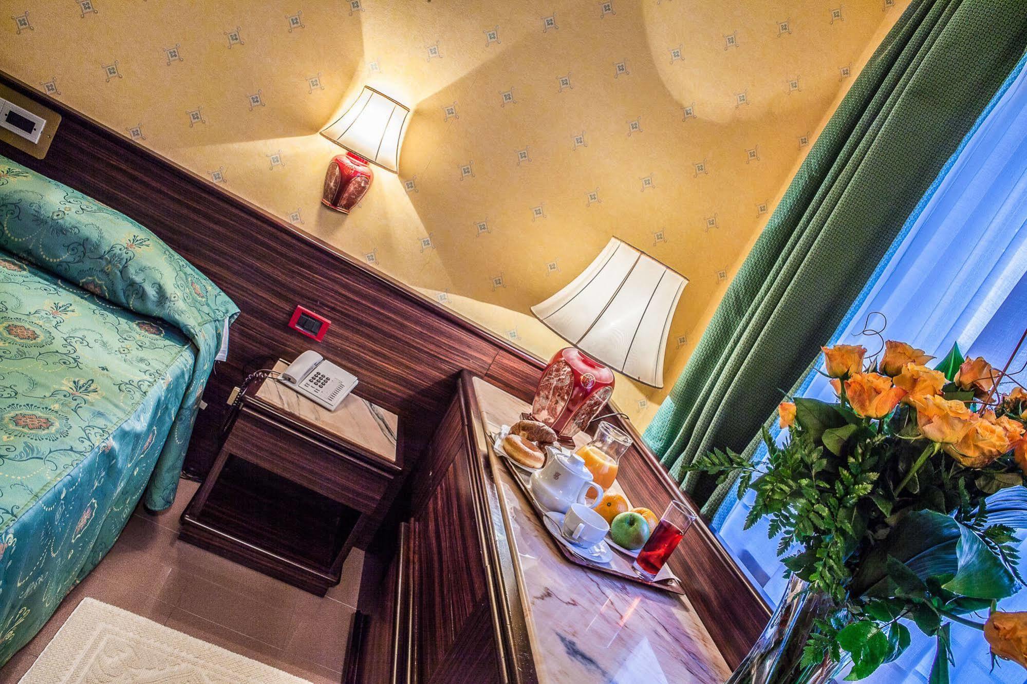 Hotel Leonardo Da Vinci Сасари Екстериор снимка