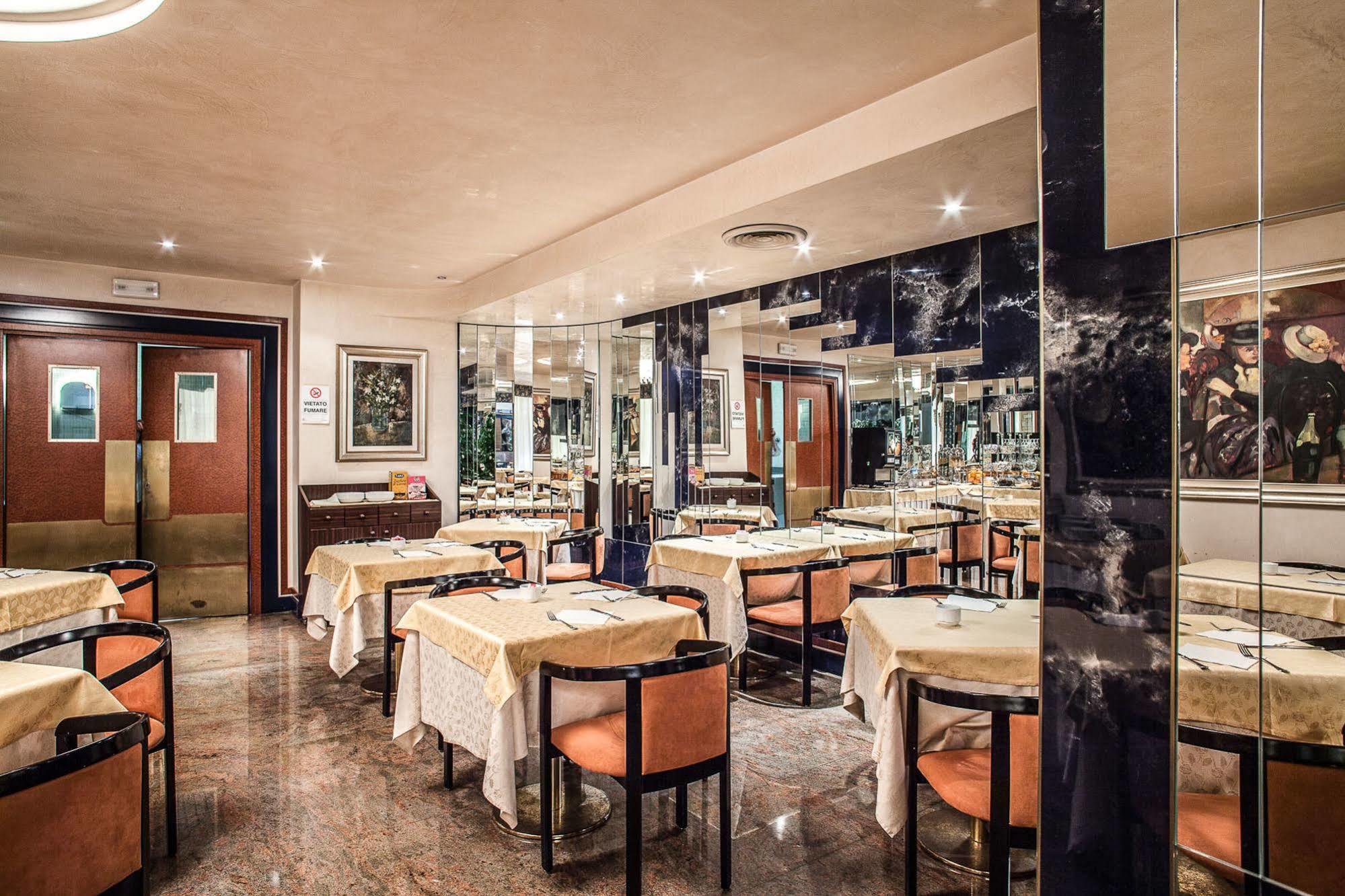 Hotel Leonardo Da Vinci Сасари Екстериор снимка
