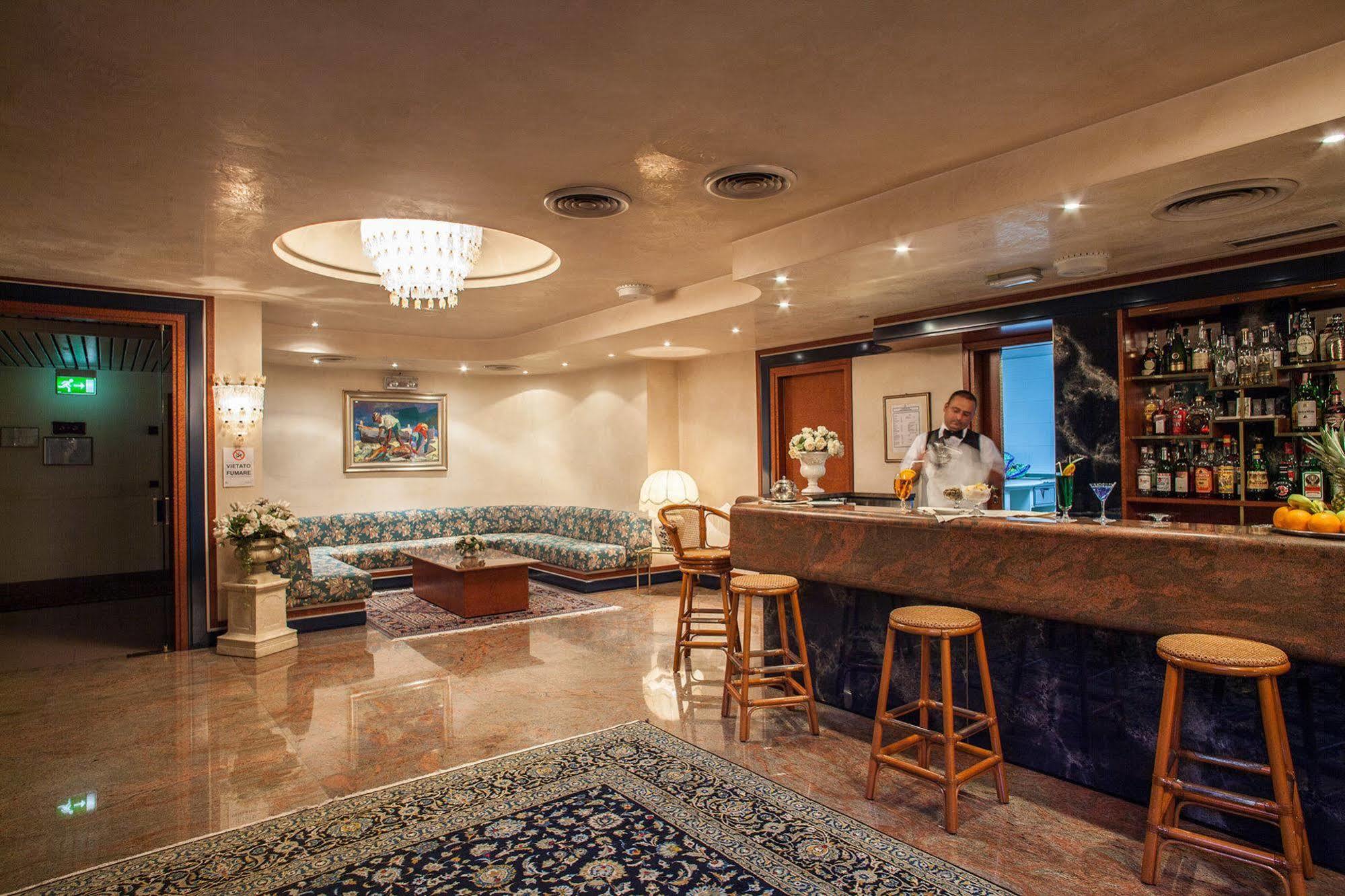 Hotel Leonardo Da Vinci Сасари Екстериор снимка