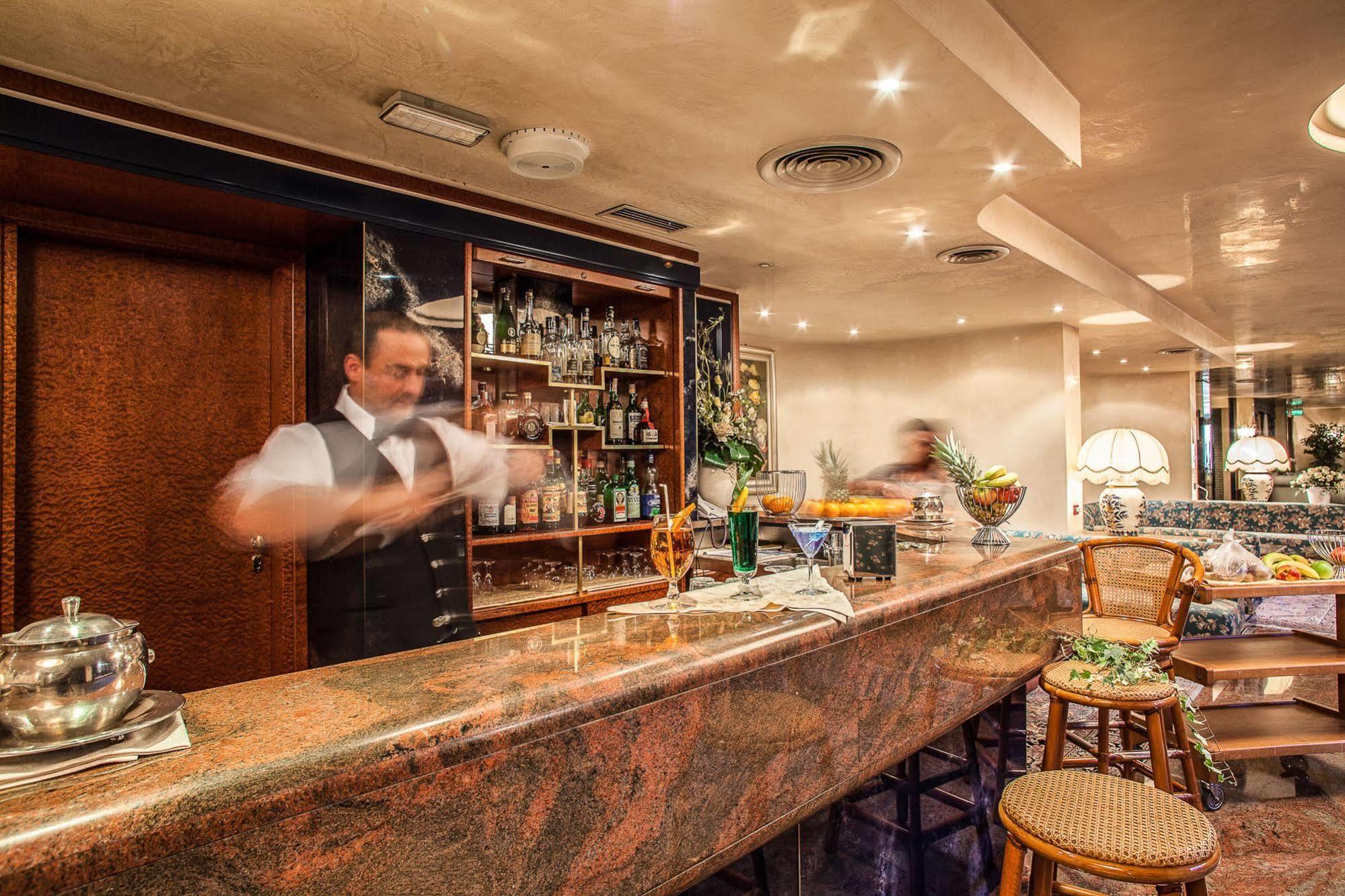 Hotel Leonardo Da Vinci Сасари Екстериор снимка