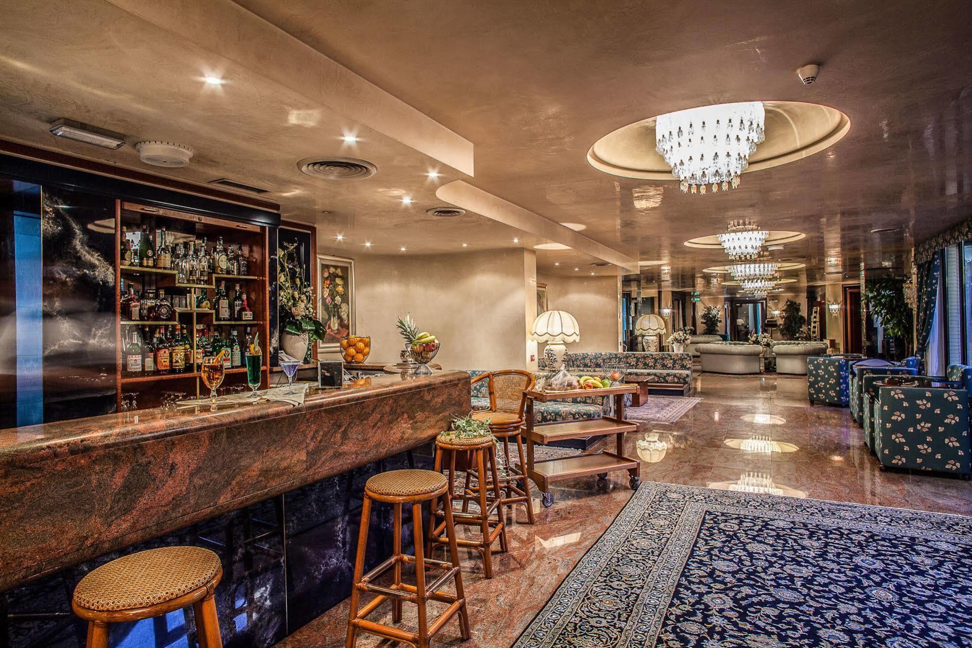 Hotel Leonardo Da Vinci Сасари Екстериор снимка