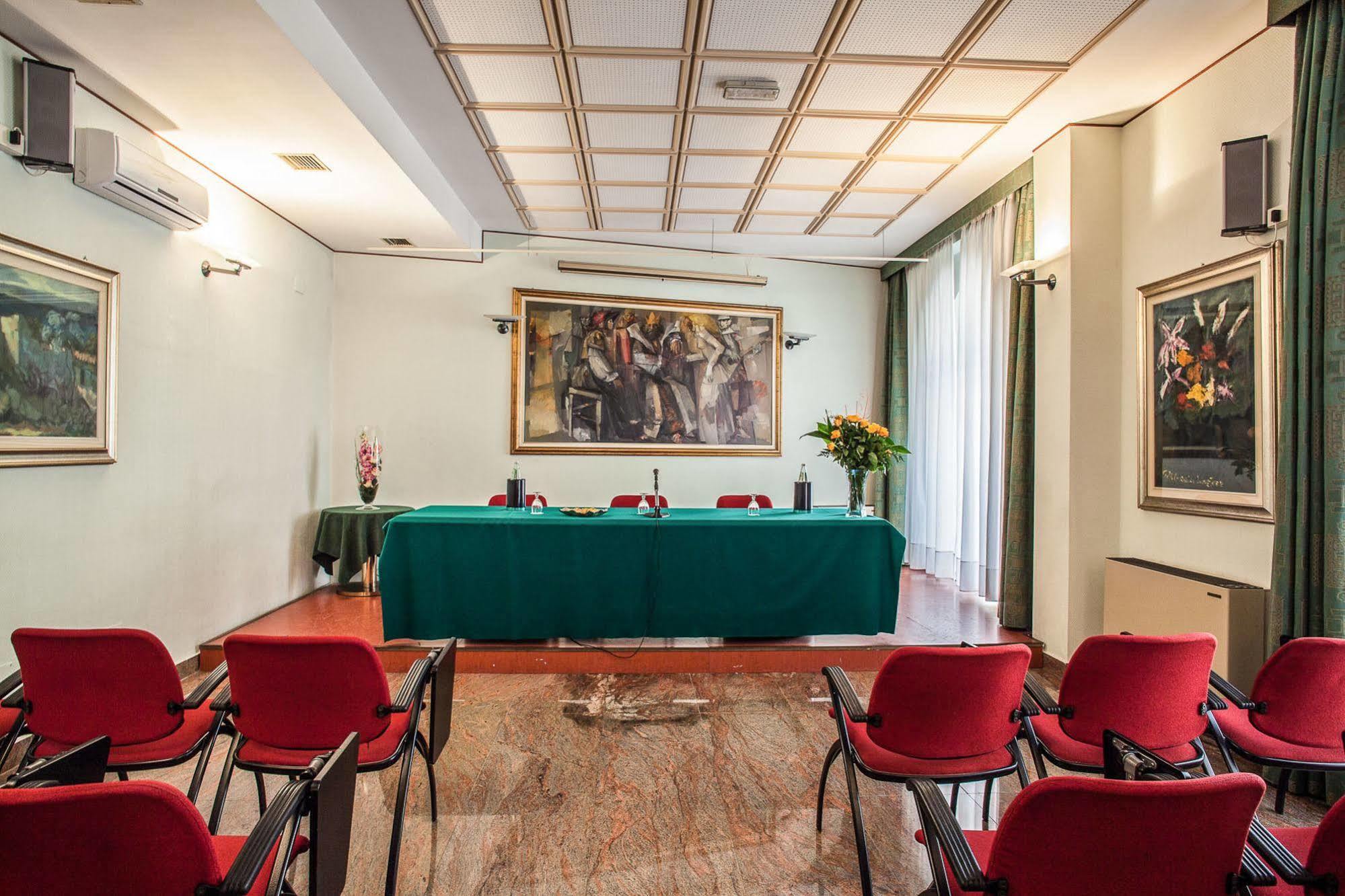 Hotel Leonardo Da Vinci Сасари Екстериор снимка