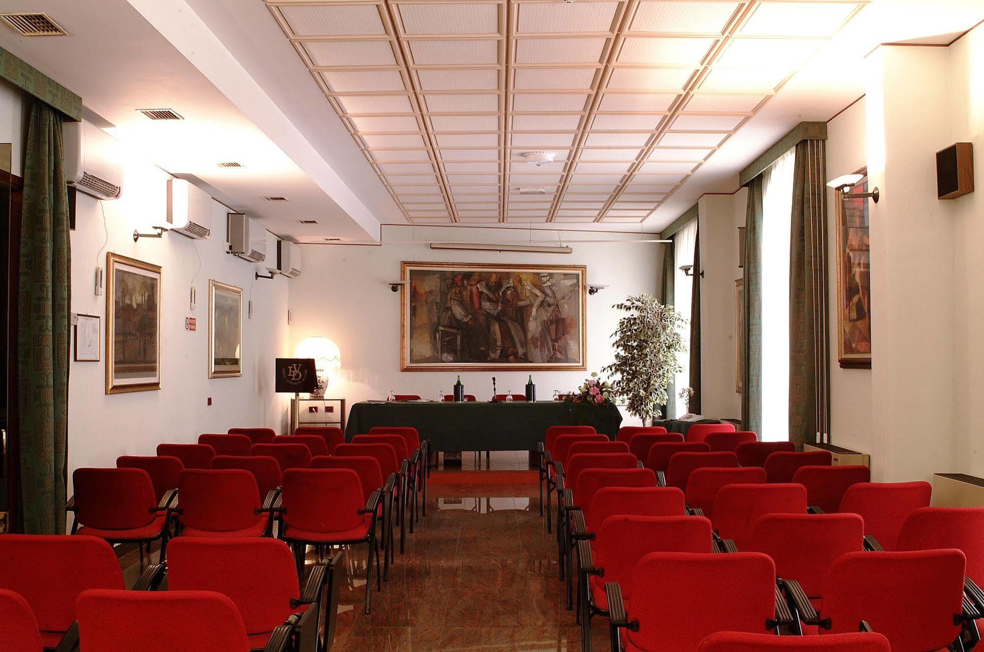 Hotel Leonardo Da Vinci Сасари Екстериор снимка